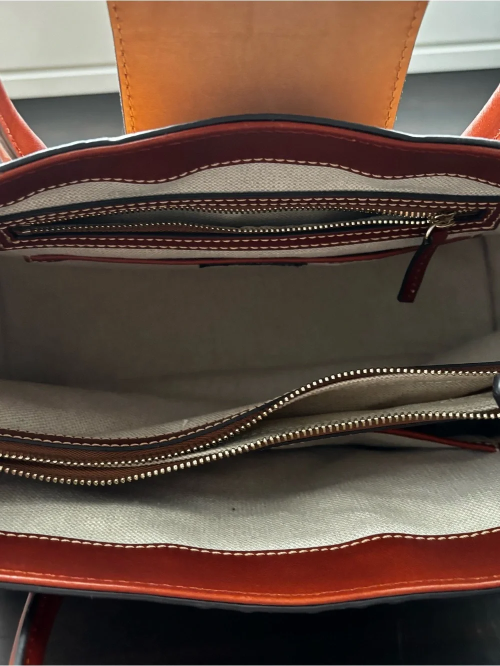 Dooney & Bourke Tan Ostrich-Embossed Leather handbag like NEW - Picture 4 of 6